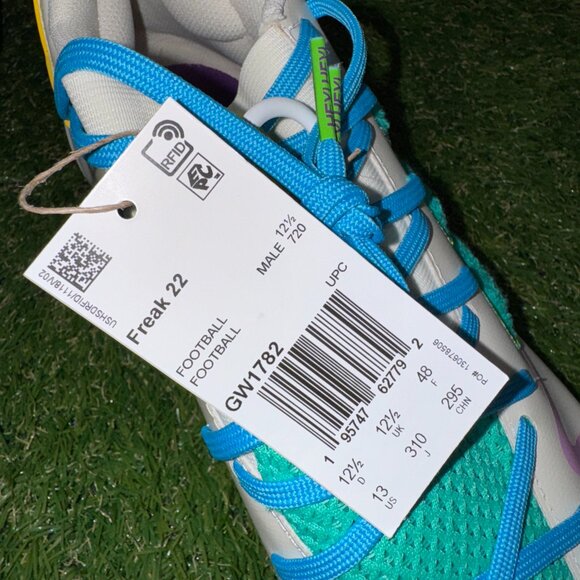 Athletic_Shoes